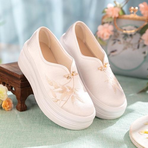 新中式鞋子2025春增高厚底白色时尚百搭国风绣花鞋配马面汉服鞋女
