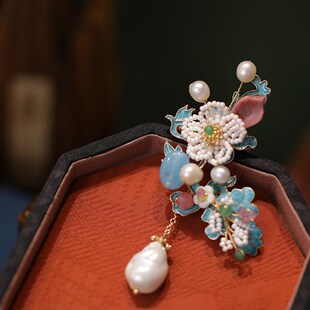 新中式胸针女高级感精致中国风胸花配饰高档珍珠花朵西装扣针别针