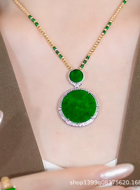 新款幸运花吊坠女款仿和田玉苹果绿猫眼石镶嵌项链挂件感设计