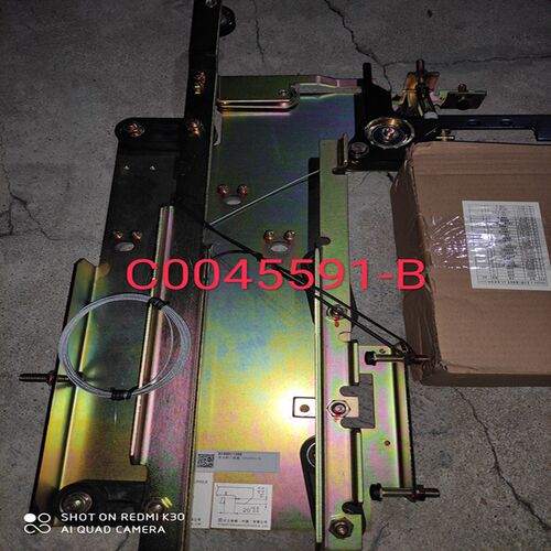 适用于日立电梯轿厢门门刀C0045591-B机械系合轿门装置电梯配件