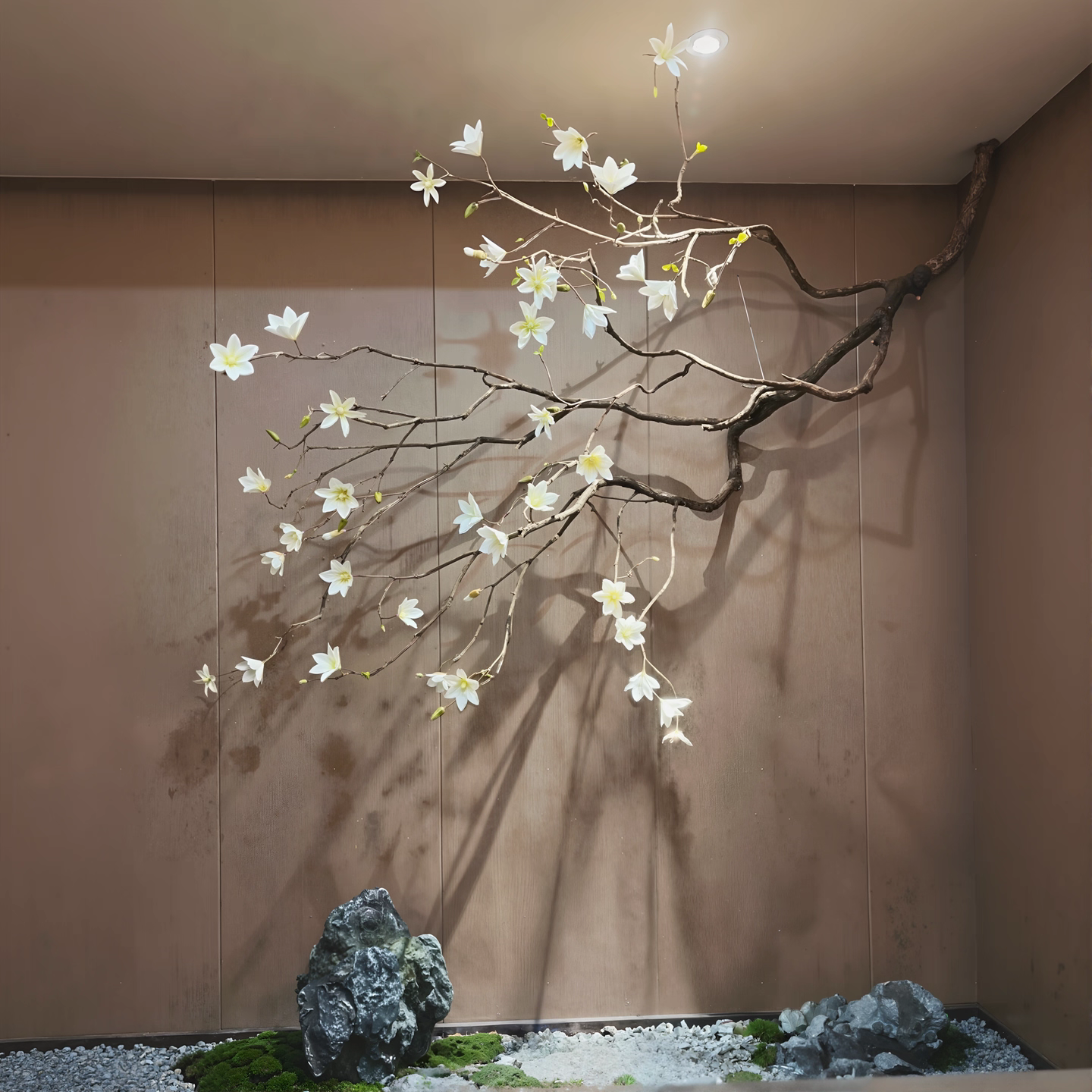 高档仿真悬挂玉兰花树枝干花酒店造景吊顶墙面装饰仿真树假花装饰