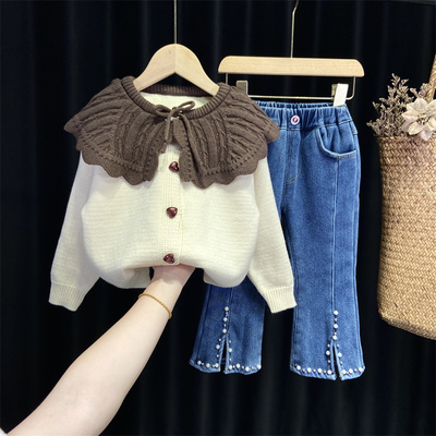 女童喇叭裤洋派时髦套装小童秋冬季翻领毛衣开衫加绒一体绒牛仔裤