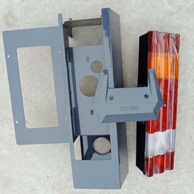 徐工吊车配件xct12 20 25后尾灯总成包含支架装饰板