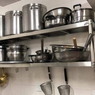 不锈钢厨房墙壁式置物架托壁挂式收纳架子上吊架调味架上墙展示架