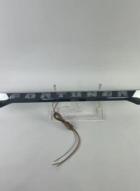 适用于ToyotaFortuner奔跑者者12-15款FortunerLED贯穿灯尾灯