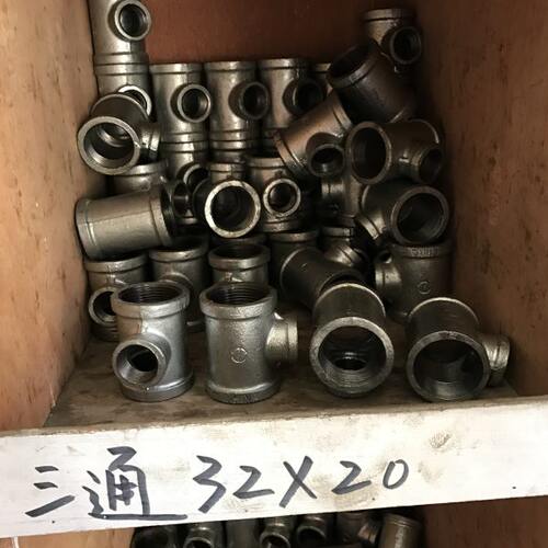 DN32-DN20-DN32 内螺纹水管三通 中间DN20 两边DN32 铁质 玛钢