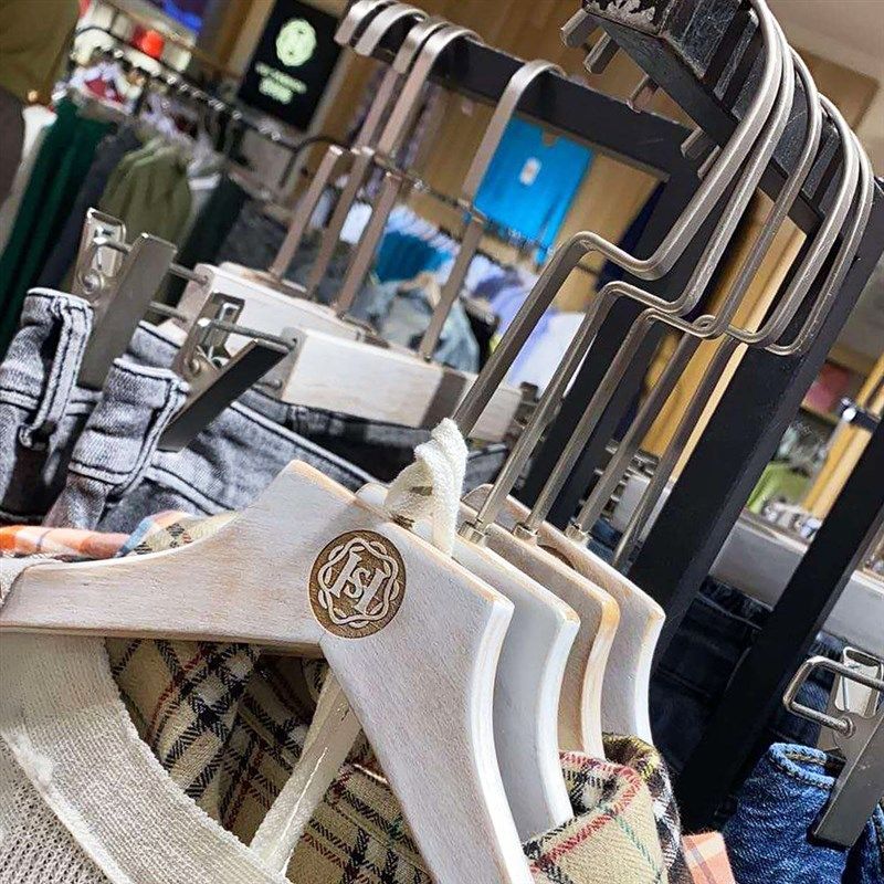 仿古白木衣架服装店专用长钩实木衣挂婚纱衣撑水洗做旧白色衣服挂,收纳整理,木质衣架,淘宝优惠券,粉丝福利购,淘宝优惠卷