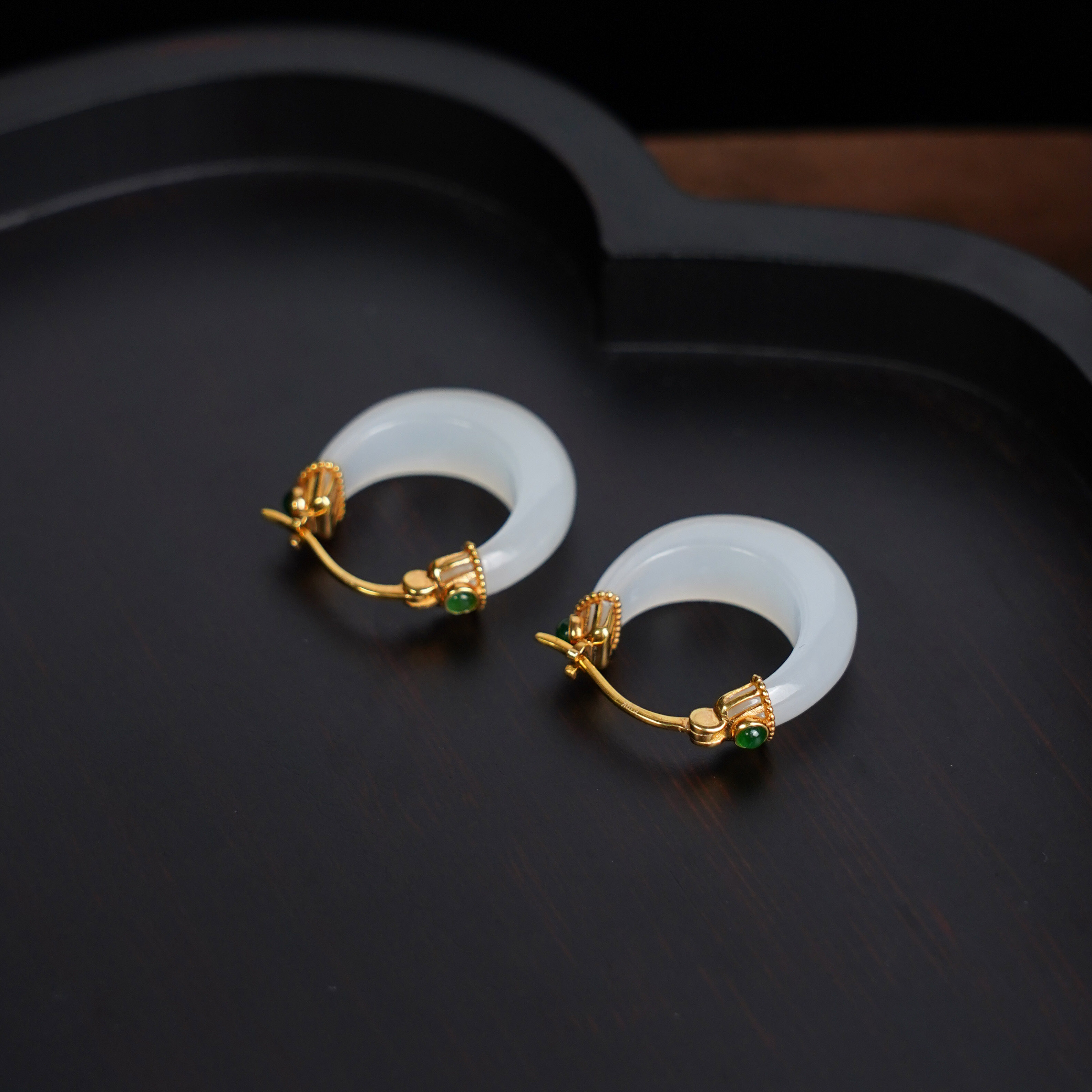 龙老板珠宝18k金和田玉白玉戒指