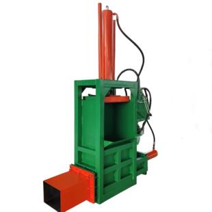 半自动牛羊饲料青储草料压块机立式加厚牧草自动推包装袋压块机