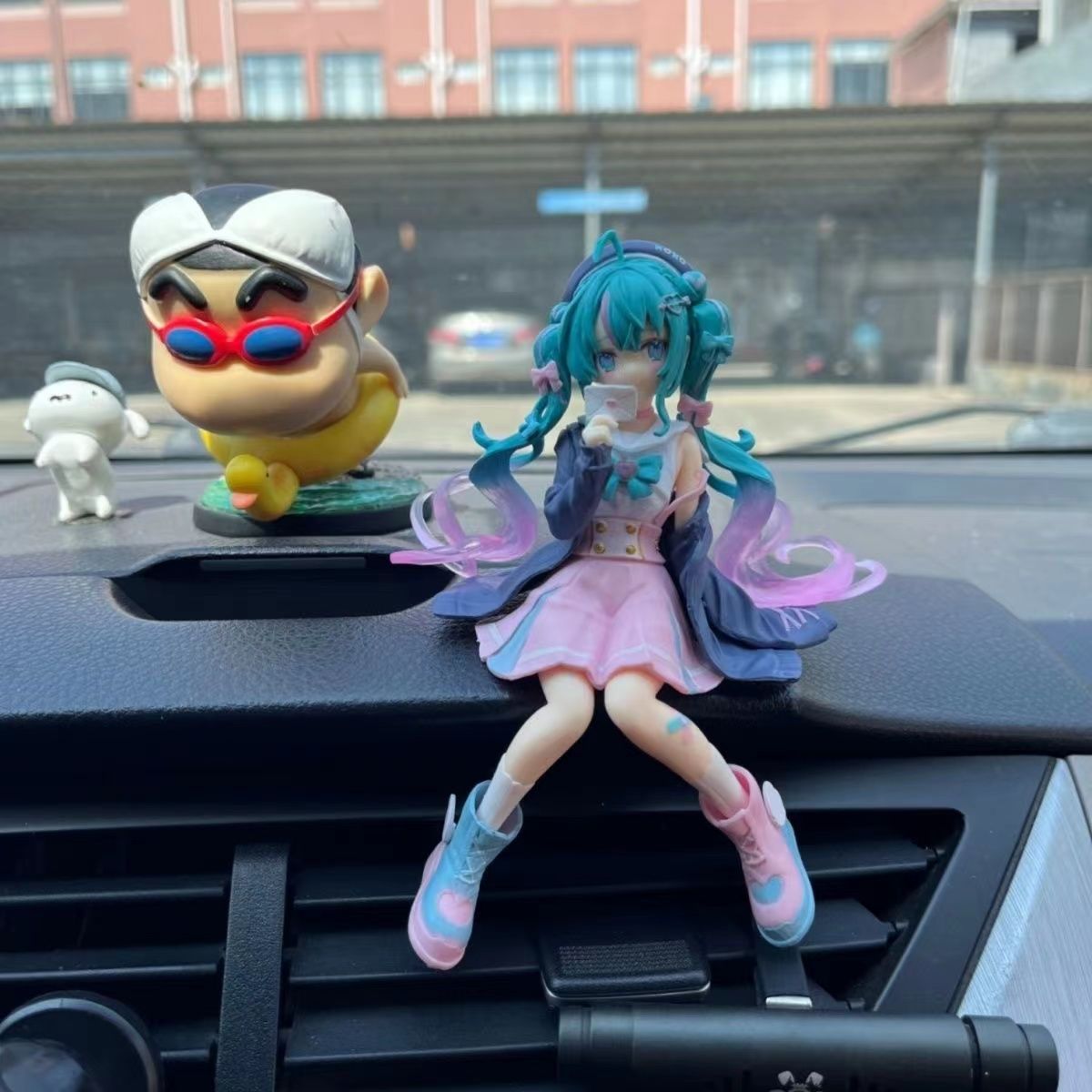 初音未来MIKU水手服初音压泡面二次元动漫桌面可爱车内摆件装饰品