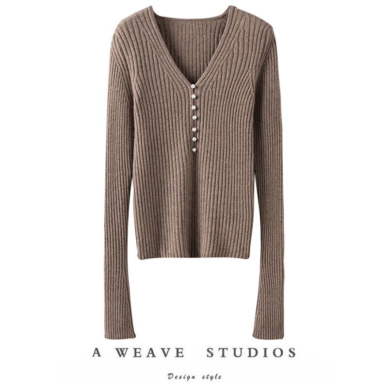 上身绝绝子!简约好穿珍珠扣V领纯羊绒针织开衫女喇叭袖冬季毛衣,女装/女士精品,羊绒衫,淘宝优惠券,粉丝福利购,淘宝优惠卷