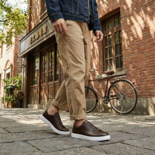 头层牛皮手工系带英伦复古德迅鞋 男式 橡胶发泡软底板鞋 2026春新款