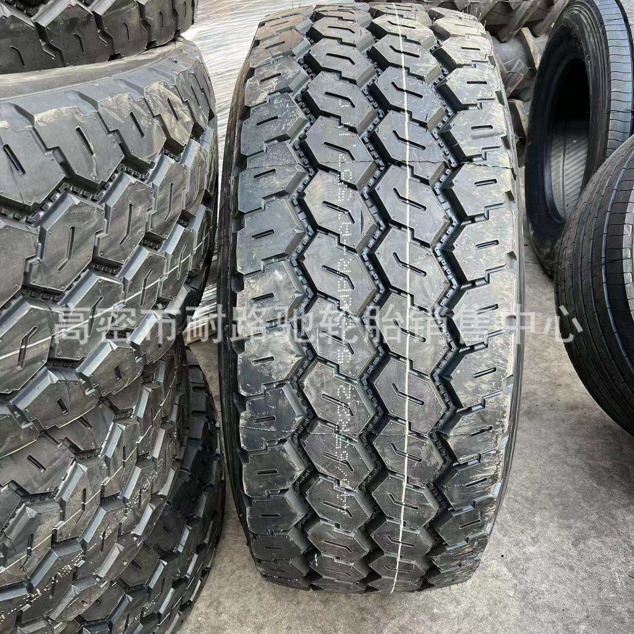 油罐车平板车拖车轮胎425/65R22.5 445/65R22.5真空轮胎配钢圈