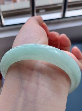 缅甸冰种翡翠淡绿手镯冰糯种豆绿色圆镯女款旺夫正圈玉镯子