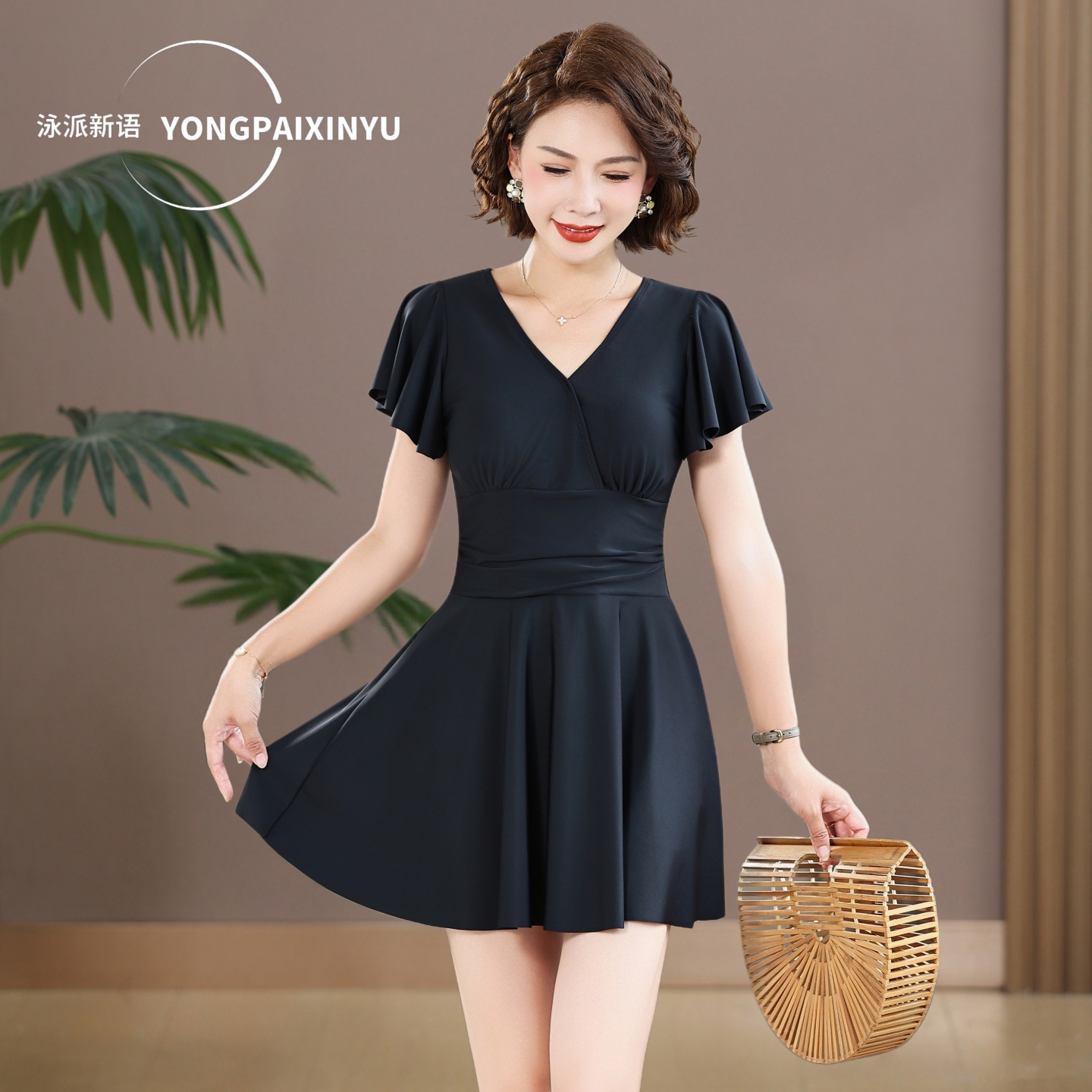 泳衣女高级感2025年新款纯色遮肚显瘦保守胖mm大码分体泡温泉泳装