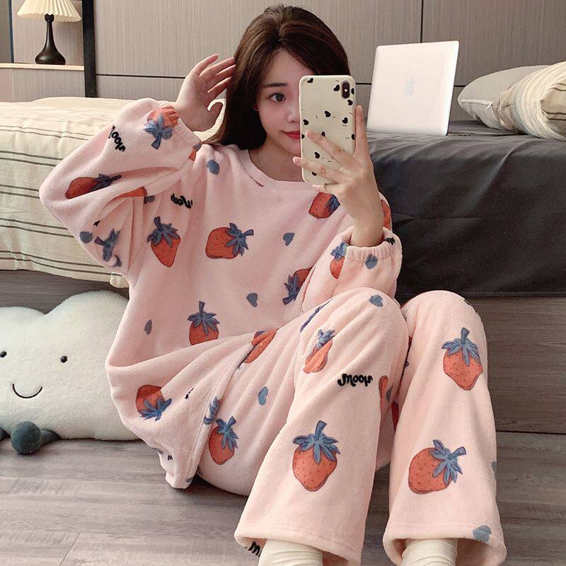法兰绒草莓卡通睡衣女款秋冬季加绒加厚珊瑚绒圆领可爱家居服套装