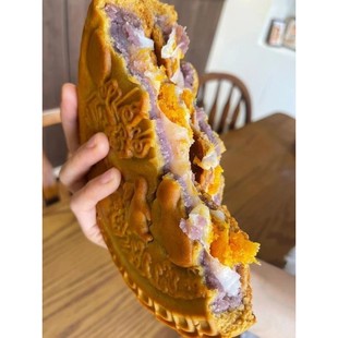 网红零食芋泥麻薯肉松大月饼咸蛋黄肉松紫薯芋泥麻薯中秋月饼