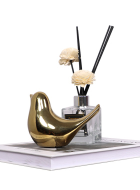 样板房茶几床头柜装饰品摆件高级感软装花艺杂志香薰轻奢现代家居