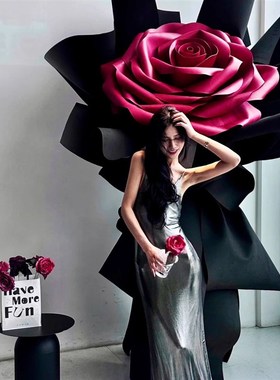 大型玫瑰花束摆件商场橱窗t情人节日装饰打卡开业户外布置婚礼背