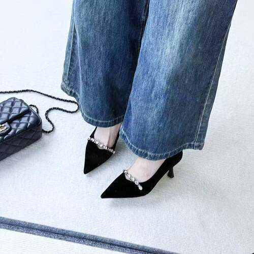 莹多姿丝绒水钻猫跟尖头单鞋