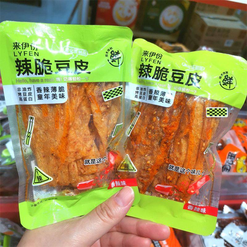 来伊份辣脆豆皮香辣味小包装休闲即食辣条大豆皮宿舍追剧小零食