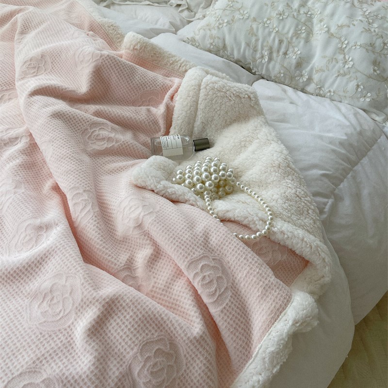 梨梦 粉粉山茶 牛奶绒毛毯沙发盖毯羊羔绒珊瑚绒T加厚办公午睡毯