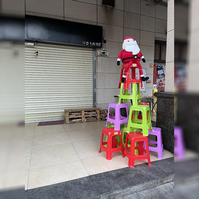 圣诞节店铺氛围布置装饰品圣诞树摆件塑料凳圣诞老人玩偶创意装饰