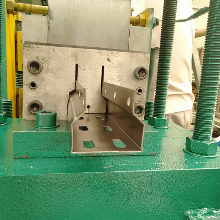 百博异型压瓦机械生产L型货架立柱冷弯成型机C型仓储货架立柱设备