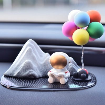 车内创意摆件雪山宇航员车上装饰汽车用品内饰车载个性中控台饰品