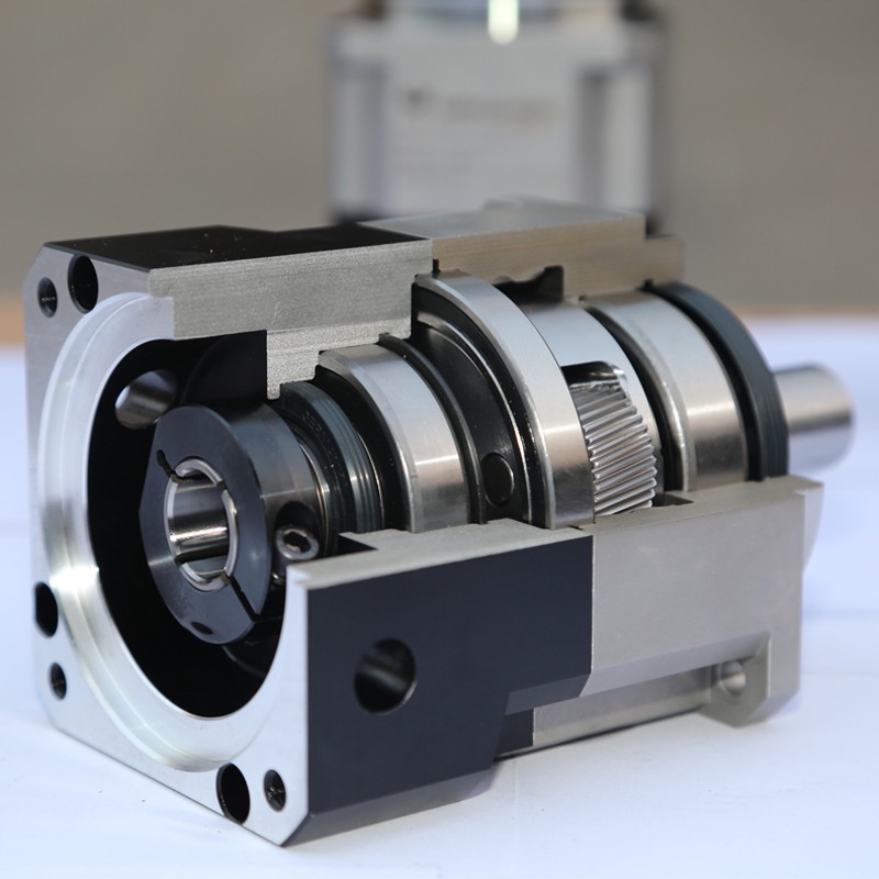 高精密行星斜齿轮减速机配57 86步进60 80 90 120伺服电机减速器