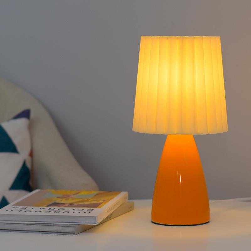 创意北欧式陶瓷台灯卧室床头书房百褶民宿led小夜灯调光现代简约