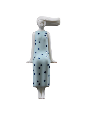 现代简约陶瓷女孩摆件客厅电视柜房间桌面家居装饰品朋友生日礼物