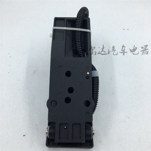 适用于解放奥威J6新大威电子油门踏板油门加速传感器1108010-A417