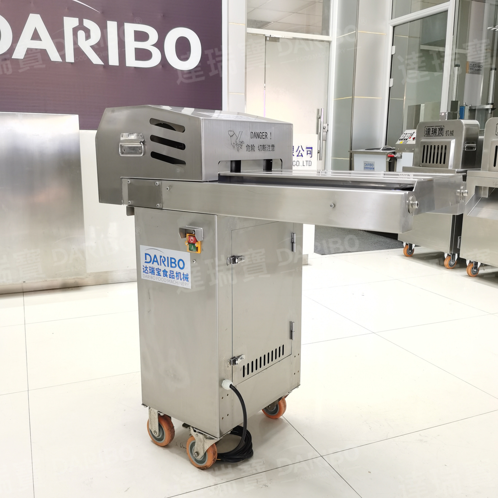 W鸡翅根连续式分半机切鸡翅根机器 不锈钢商用连续式切半鸭胗设备