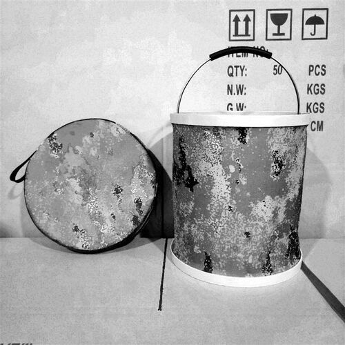 户外迷彩折叠水桶车载便携式野外钓鱼水桶多用途水桶便携式软底桶