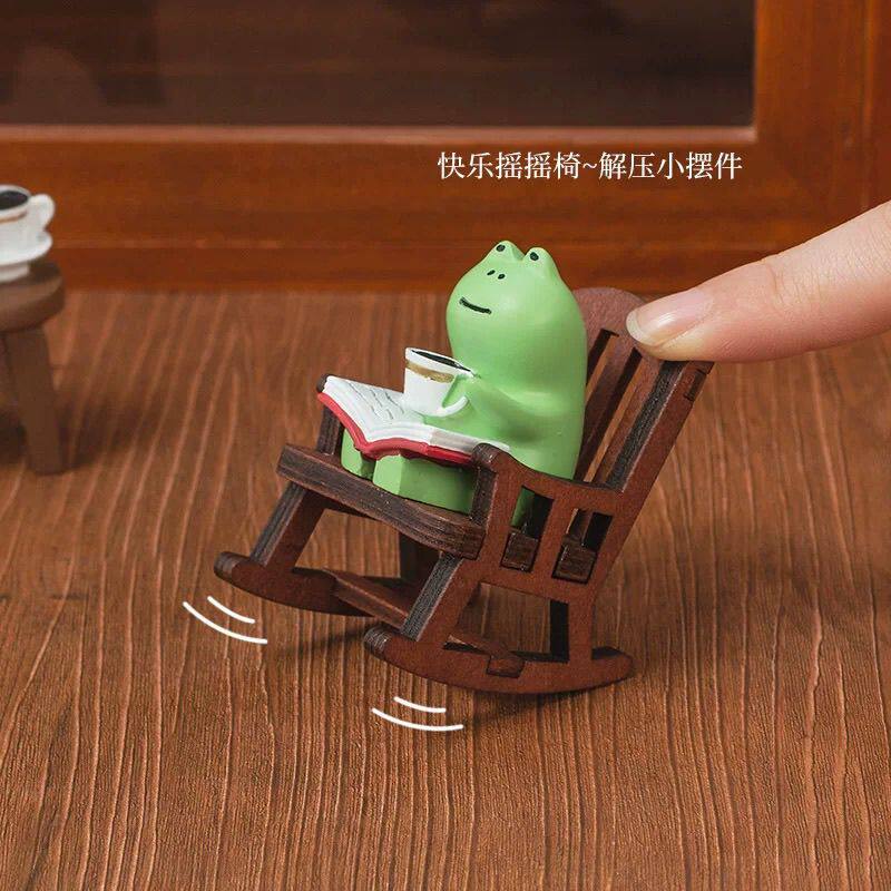 桌面摆件青蛙摇椅可爱情绪治愈小摆件办公桌车载装饰解压礼物