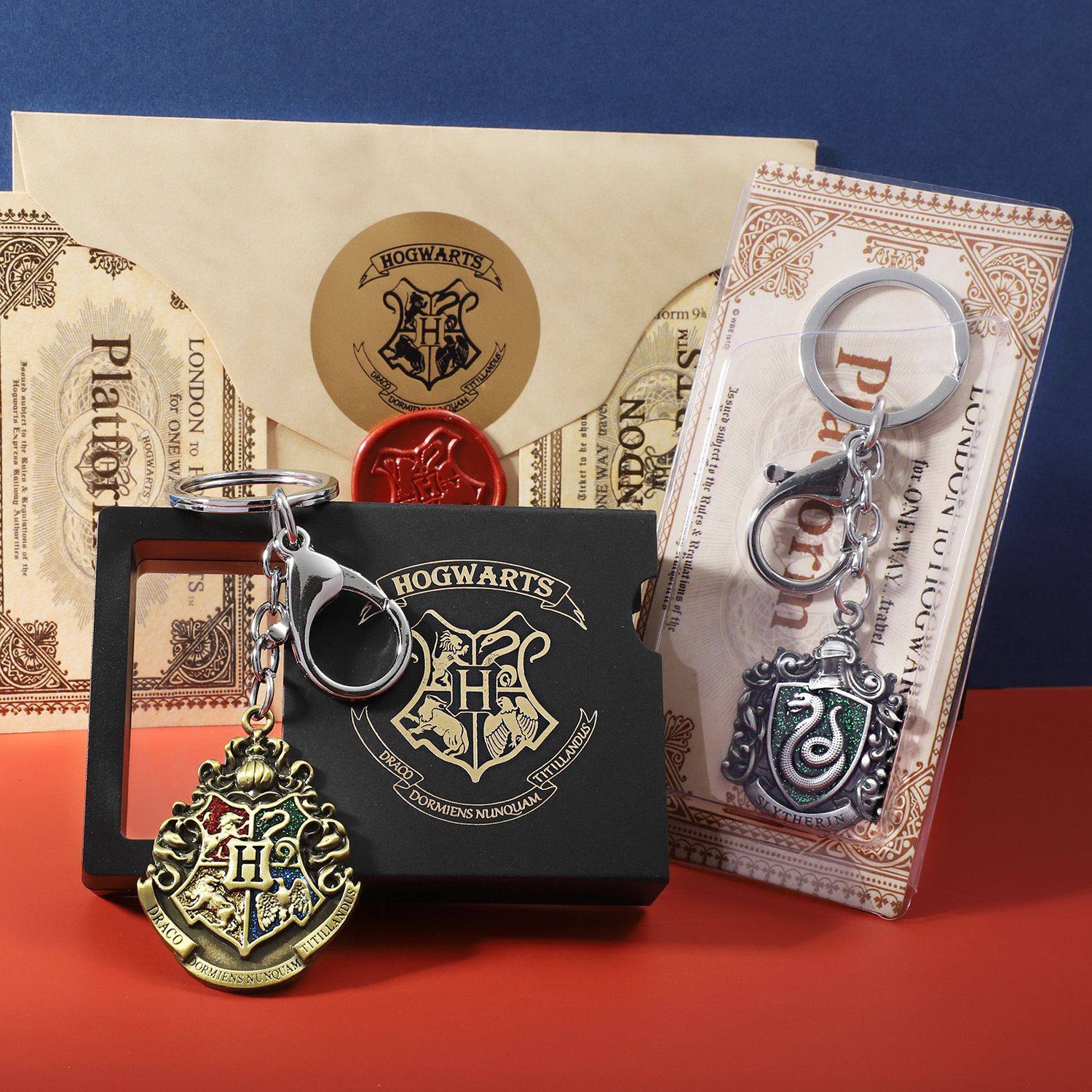 哈利波特同款周边学院徽章钥匙扣霍格沃茨蛇斯莱特林校徽链圈挂件