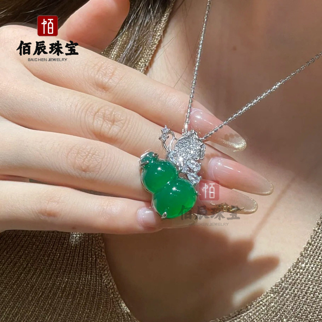 新中式绿葫芦蝴蝶吊坠项链女高级感轻奢锁骨链精致颈链送女友礼物