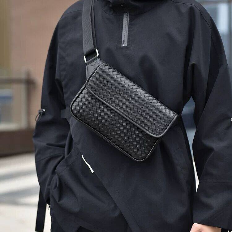 佧蒂袋鼠男生单肩包2025新款真皮质感斜挎包大容量休闲小包编织包