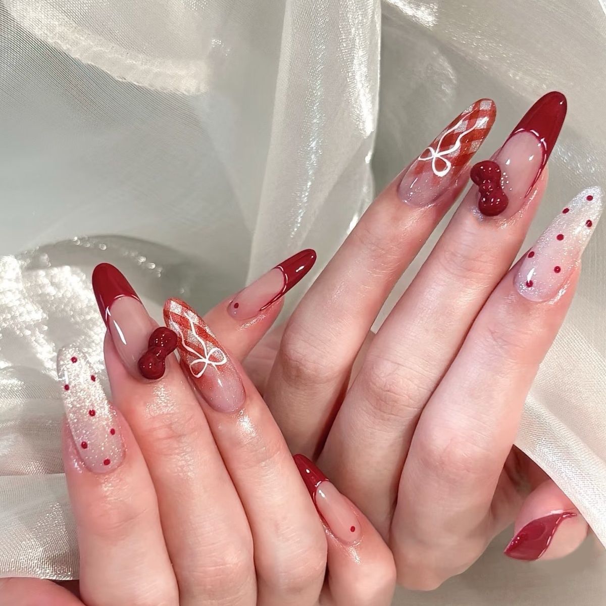 圣诞夜~波点蝴蝶结法式爆闪猫眼高级气质显白手工穿戴成品甲新年