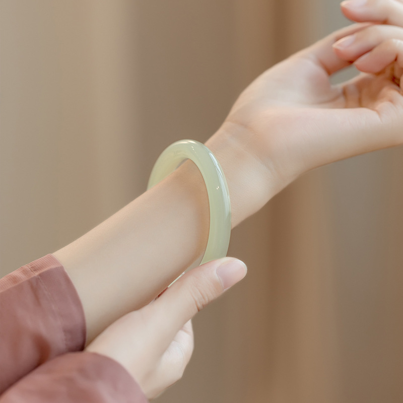 青白玉手镯女圆条少女冰种阿富汗玉镯子年轻款冰透浅绿色现货