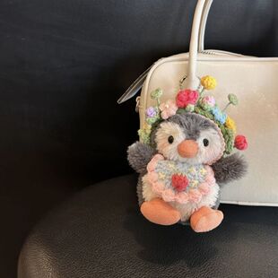 包上的装饰小挂件新款网红簪花企鹅挂件可爱毛绒玩具软萌公仔钥匙