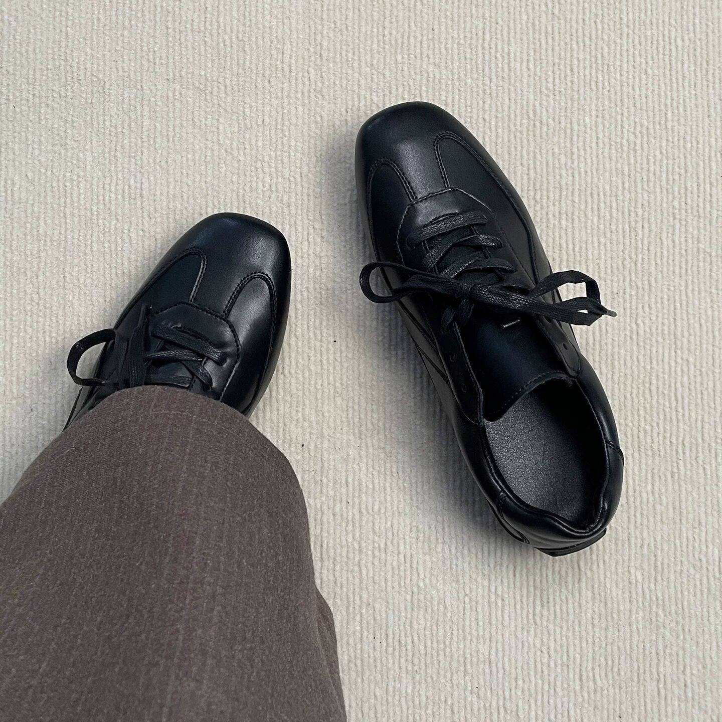 黑色高级感训练鞋新款德训鞋厚底女款日常休闲皮鞋轻便运动阿甘鞋