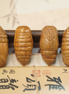蚕蛹精雕绿檀木手把件手工打磨纯天然尾巴可动办公解压把玩神器