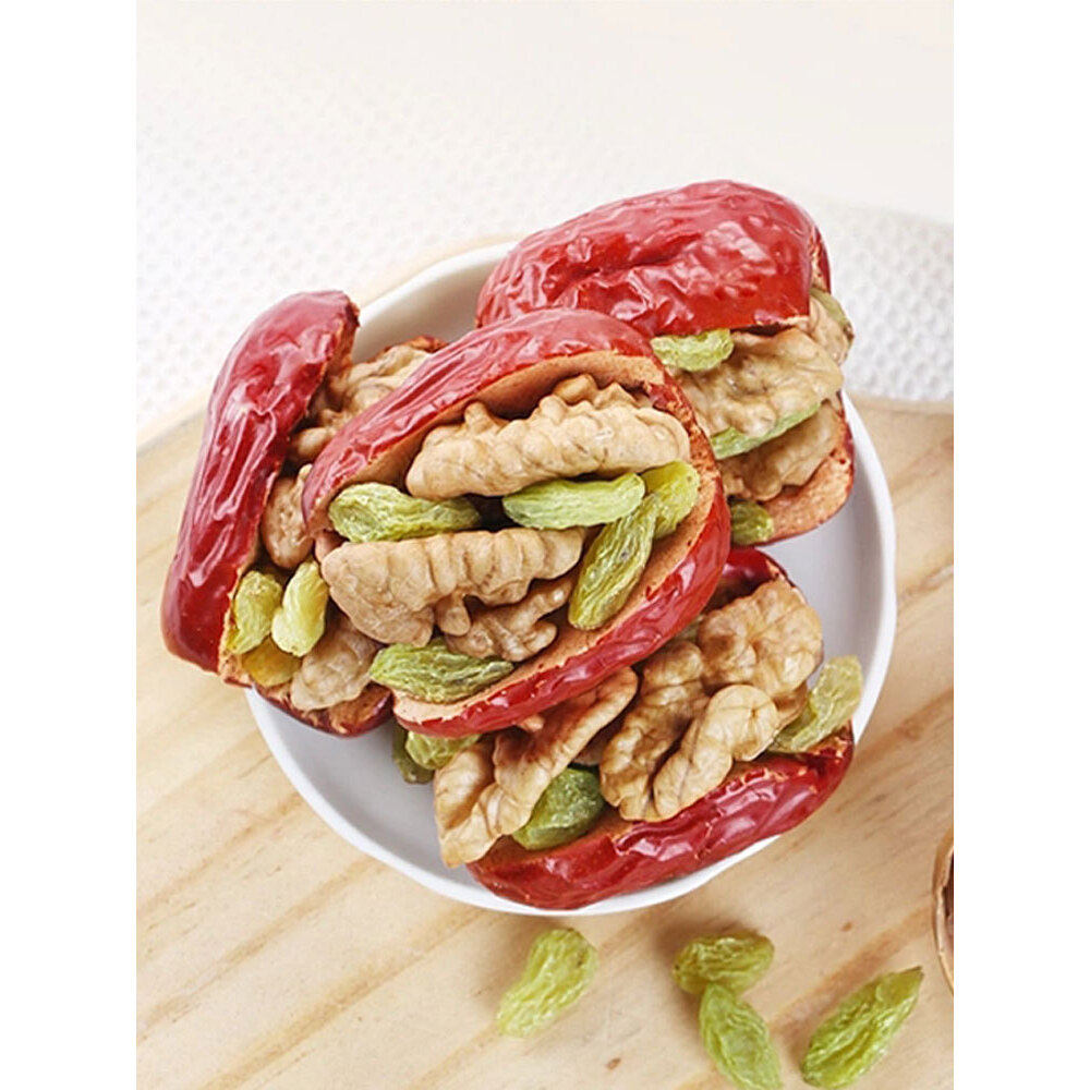 新疆枣夹核桃单独包装新疆特产和田红枣核桃葡萄干真空营养零食官