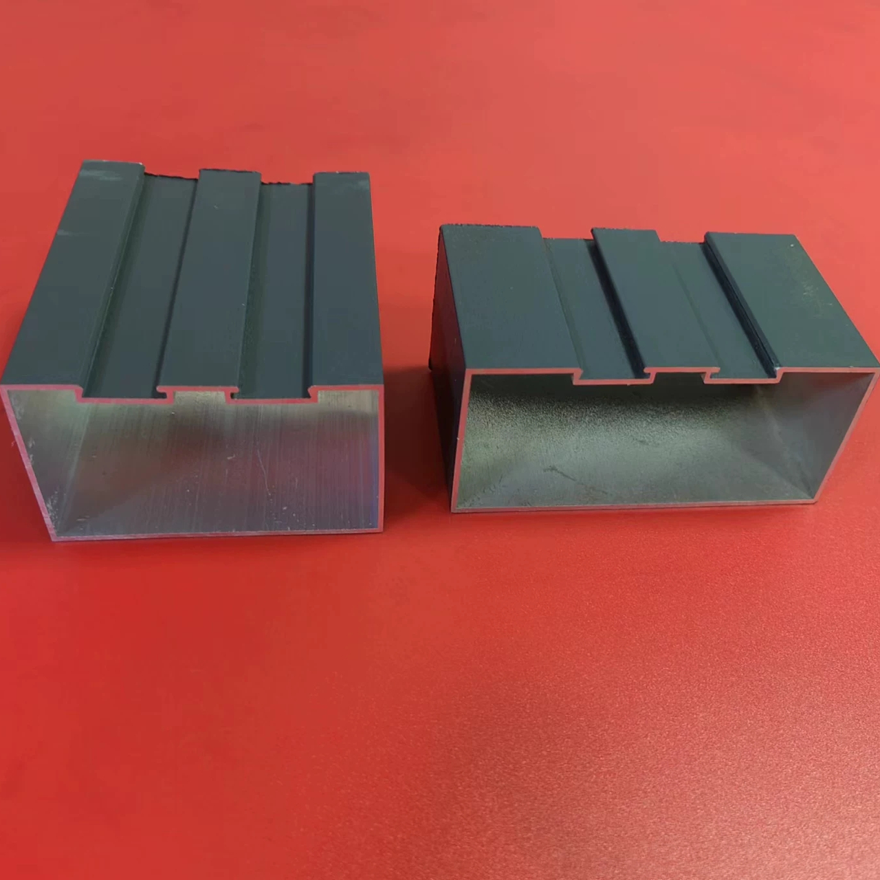 6063铝合金单边双边管带压线铝方通玻璃隔断幕墙压线