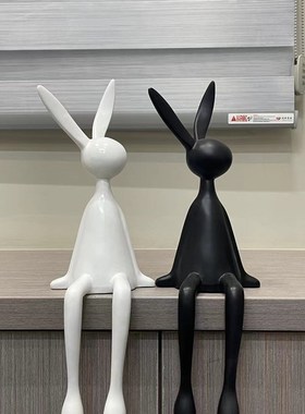 简约现代客厅酒店大堂创意黑白长耳朵坐姿兔子样品房软装摆件礼盒