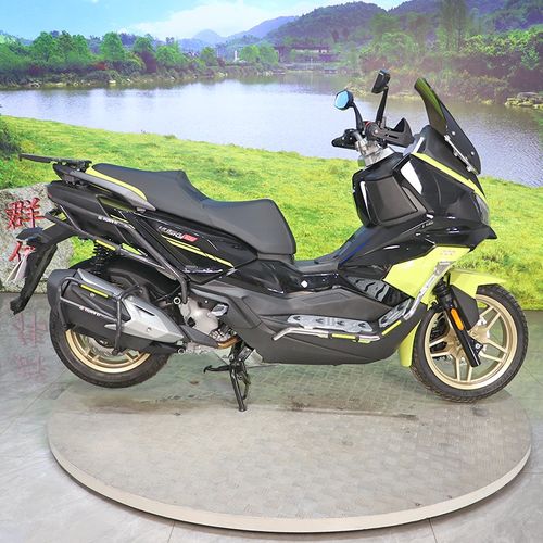 适用三阳哈士奇ADV300不锈钢护杠防摔保险杠射灯架XS300T-5改装件