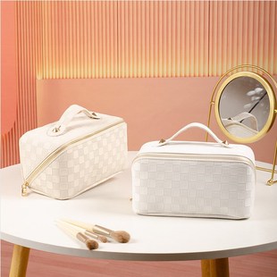 Large capacity fashionable travel makeup bag for women's