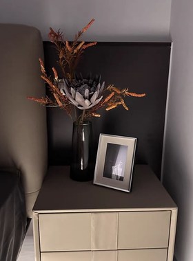 样板房茶几床头柜装饰品摆件高级感软装花艺杂志香薰轻奢现代家居